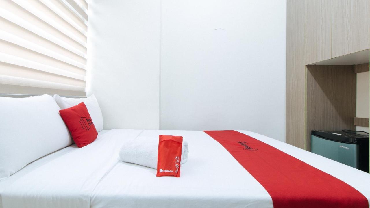 Reddoorz Plus @ Urban Deca Tower Edsa 2 Mandaluyong Exterior foto